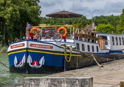 barge cruise down Burgundy Canal in France